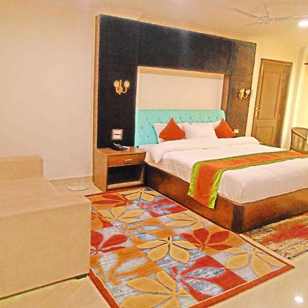 Gautam Buddha Airport Hotel Bhairāhawā Exteriör bild