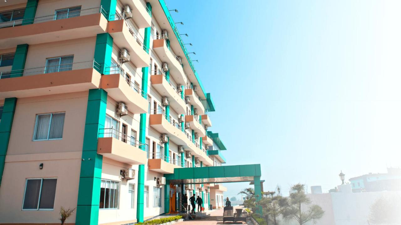 Gautam Buddha Airport Hotel Bhairāhawā Exteriör bild