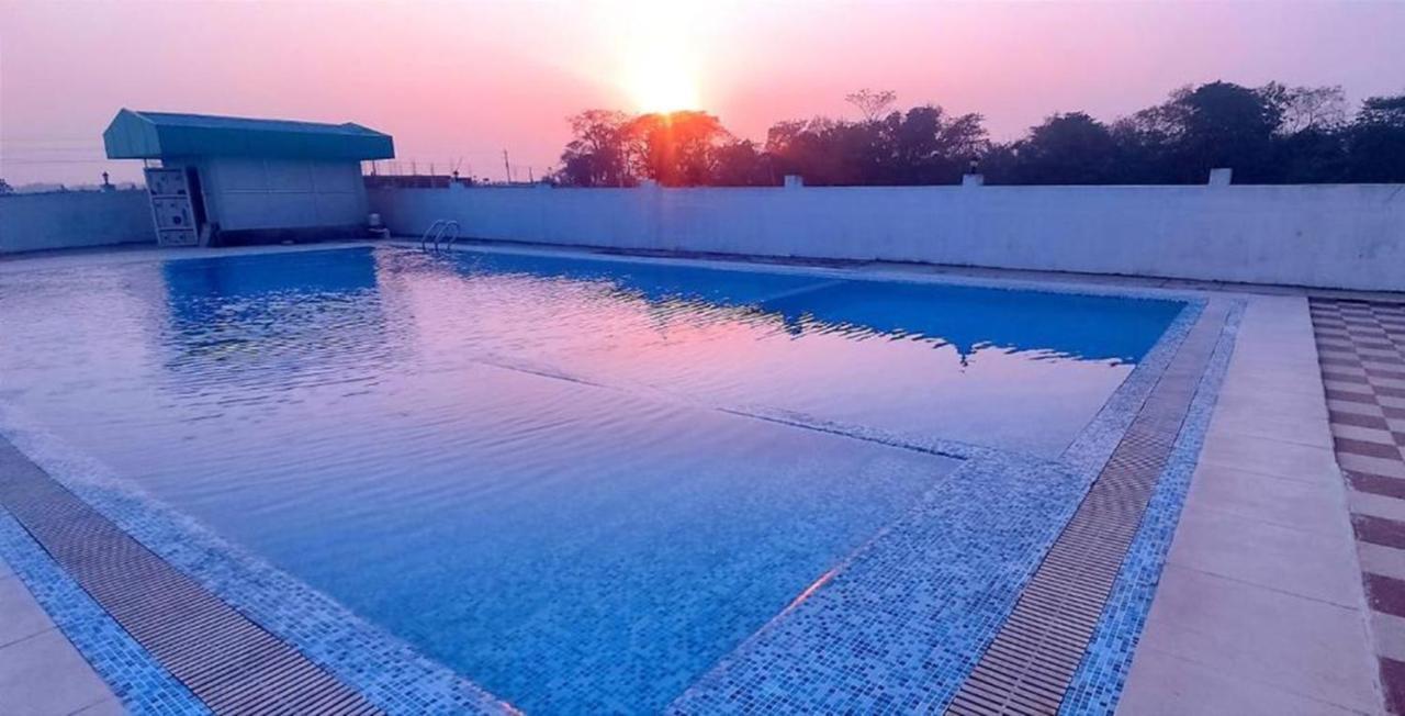 Gautam Buddha Airport Hotel Bhairāhawā Exteriör bild