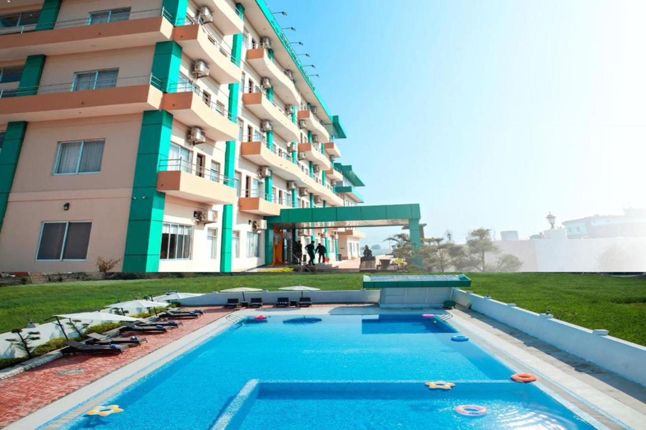 Gautam Buddha Airport Hotel Bhairāhawā Exteriör bild