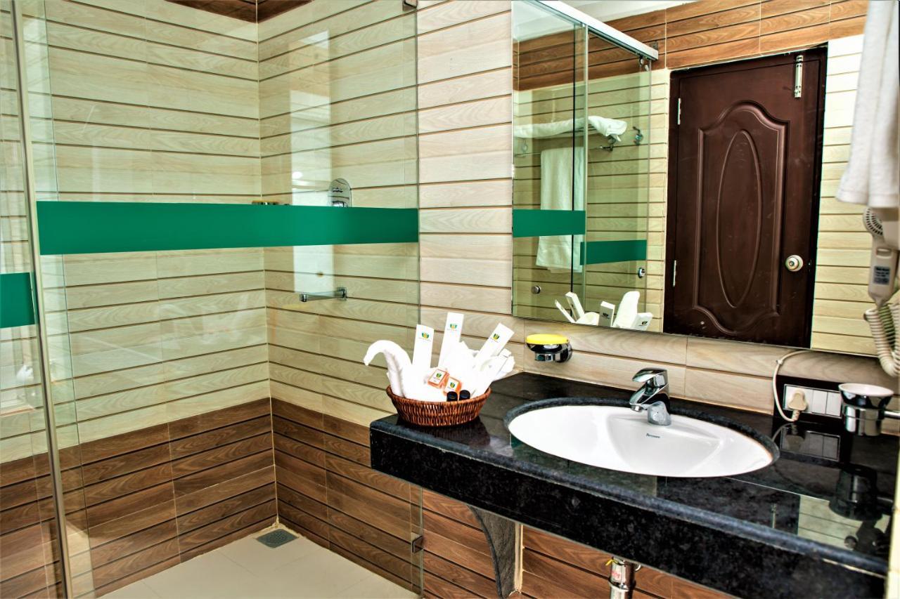 Gautam Buddha Airport Hotel Bhairāhawā Exteriör bild