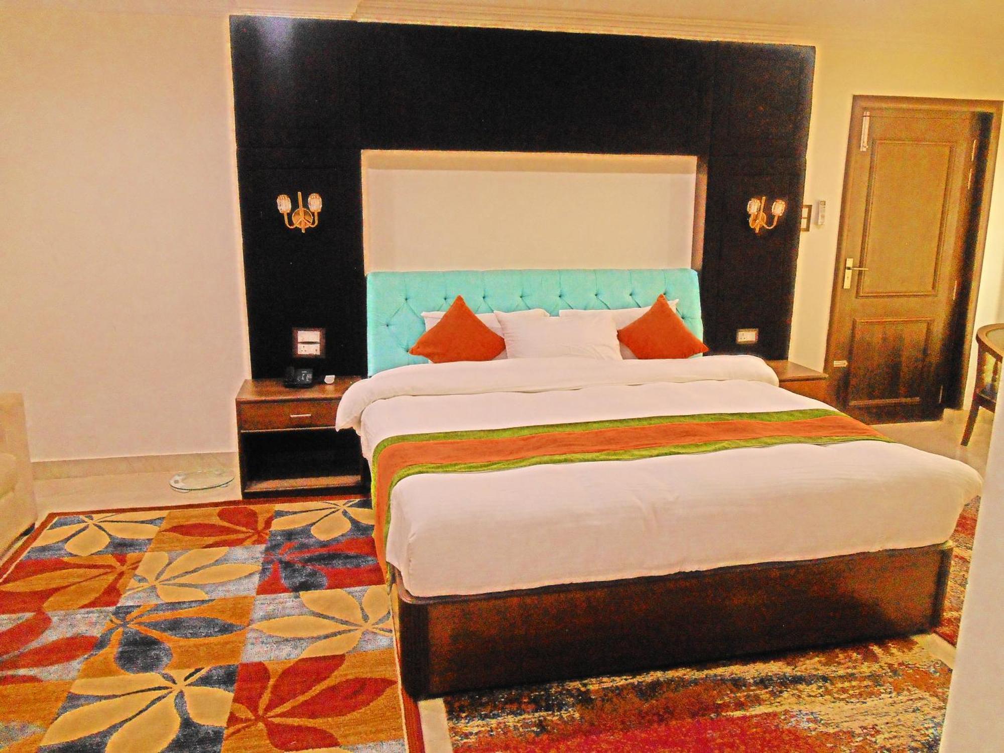 Gautam Buddha Airport Hotel Bhairāhawā Exteriör bild